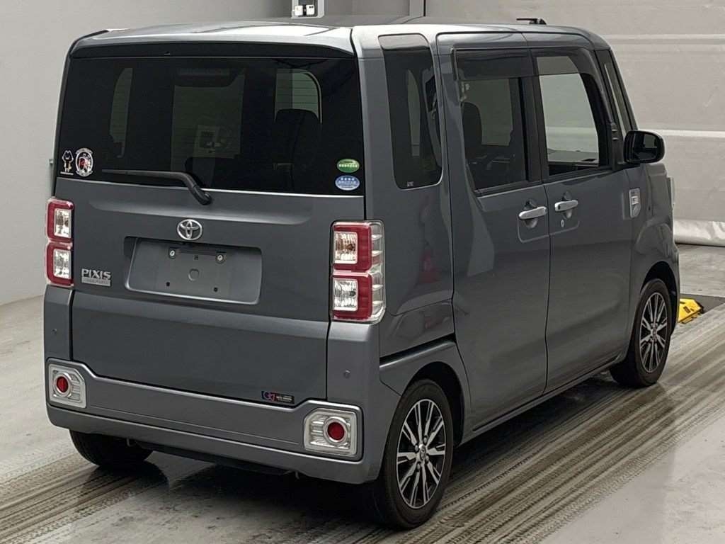 TOYOTA PIXIS MEGA
