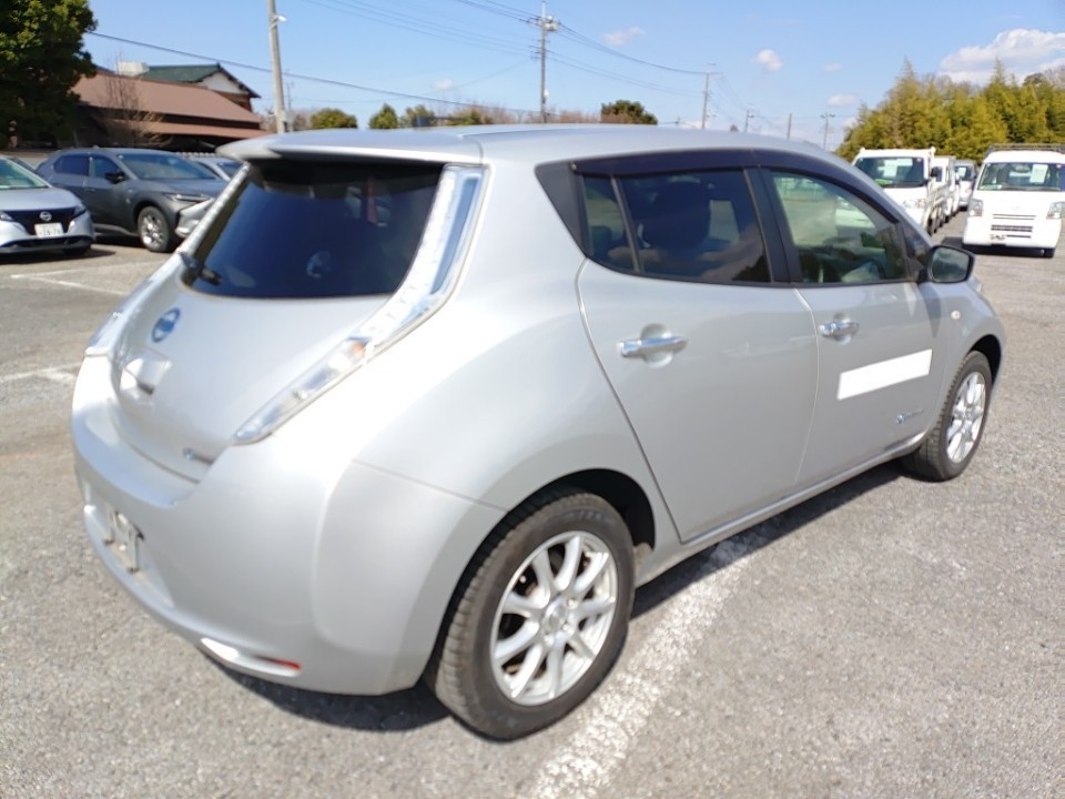 NISSAN LEAF