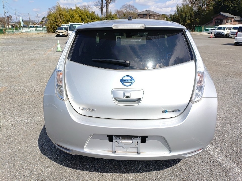 NISSAN LEAF