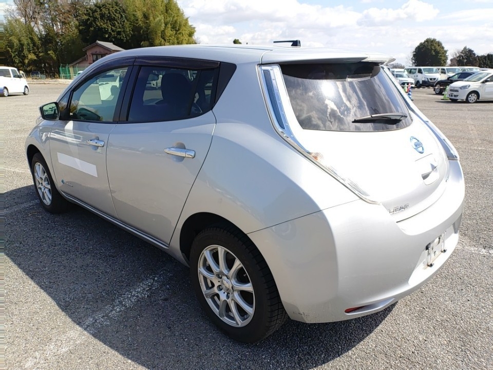 NISSAN LEAF