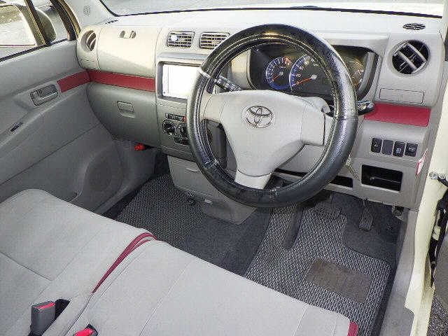 TOYOTA PIXIS SPACE