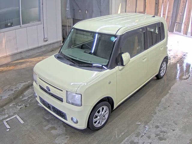 TOYOTA PIXIS SPACE