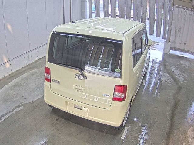 TOYOTA PIXIS SPACE