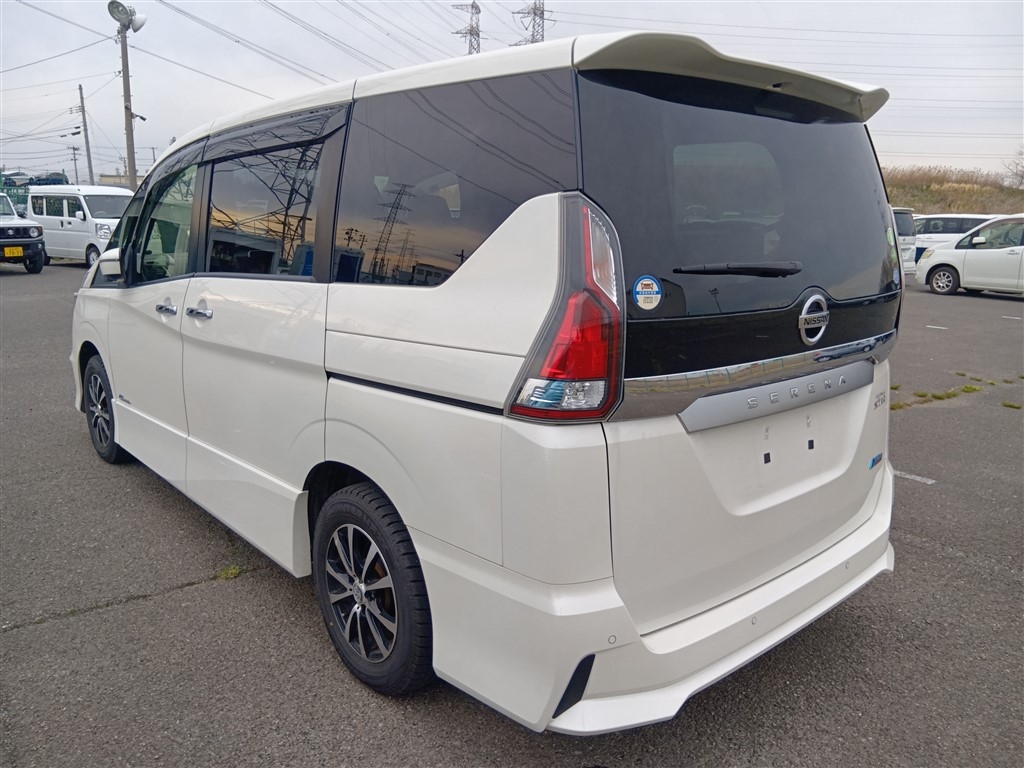 NISSAN SERENA