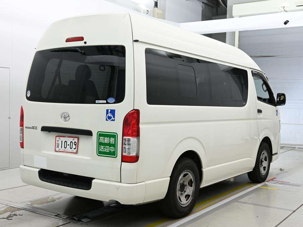 TOYOTA REGIUS ACE