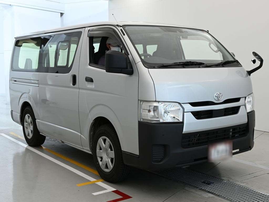 TOYOTA REGIUS ACE