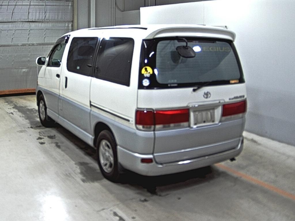 TOYOTA HIACE REGIUS