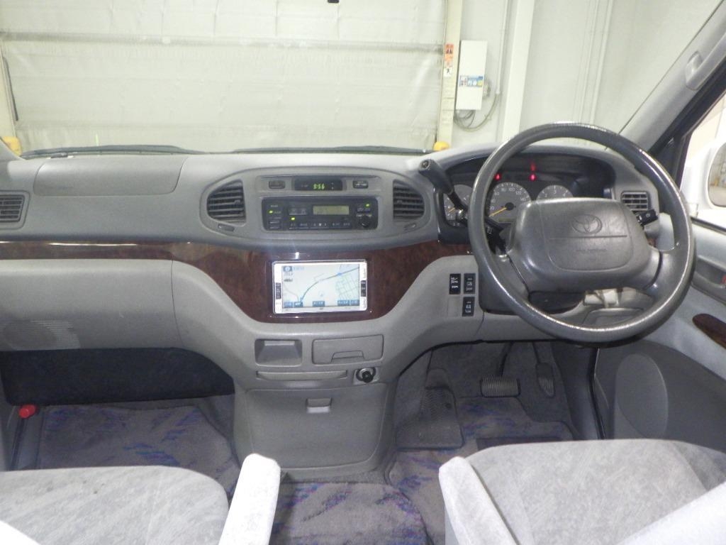 TOYOTA HIACE REGIUS