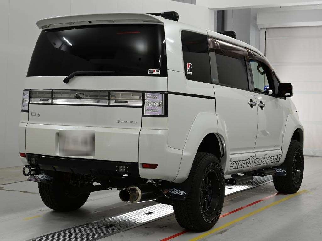 MITSUBISHI DELICA D:5