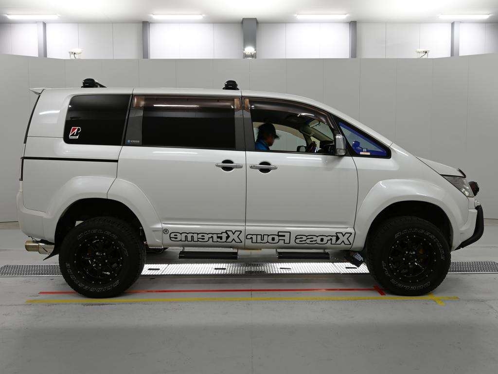 MITSUBISHI DELICA D:5