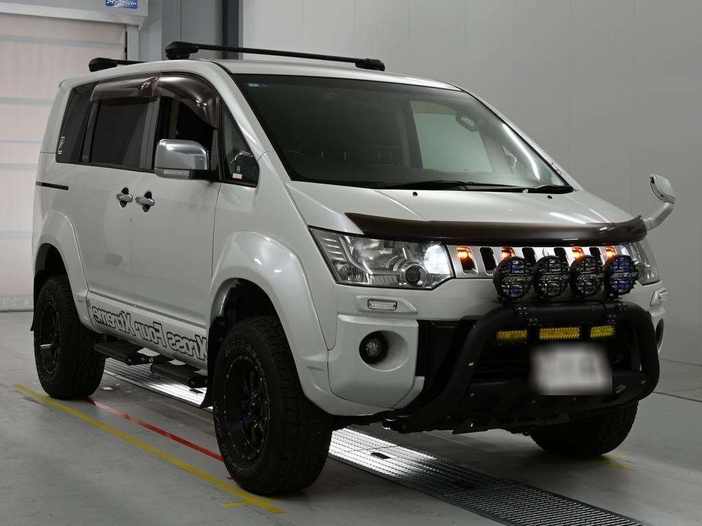 MITSUBISHI DELICA D:5