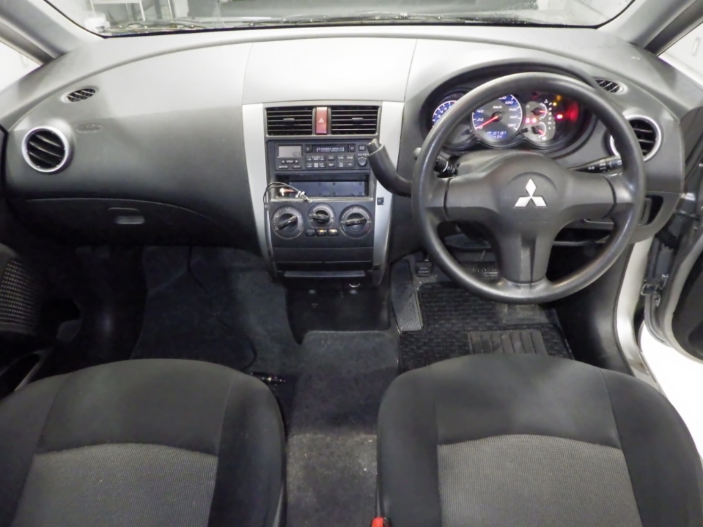 MITSUBISHI COLT