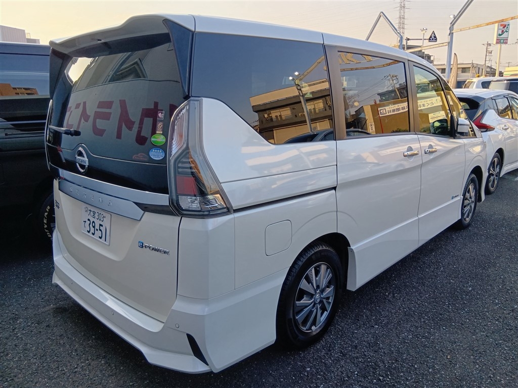 NISSAN SERENA