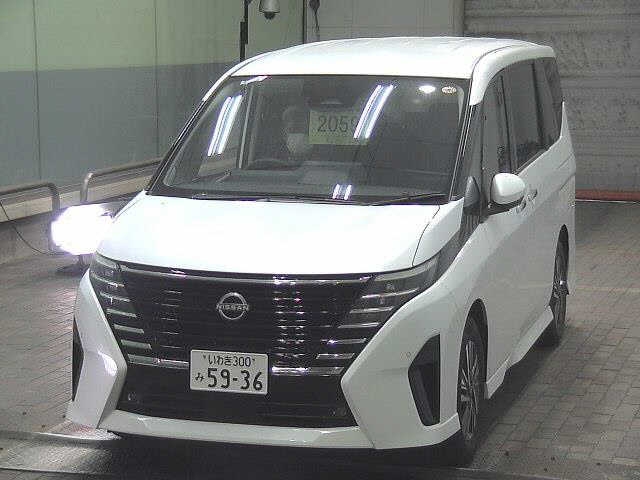 NISSAN SERENA