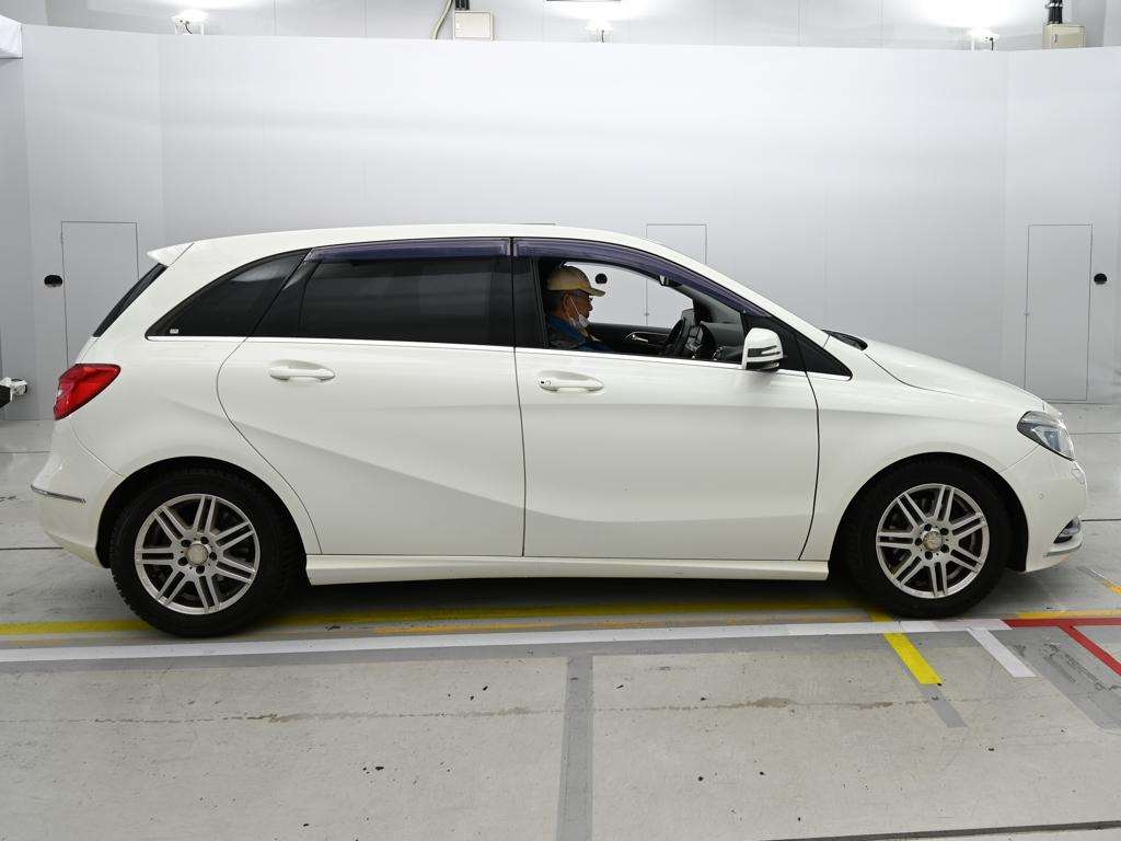 MERCEDES-BENZ B-CLASS