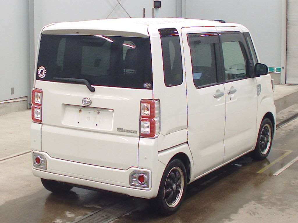 DAIHATSU WAKE