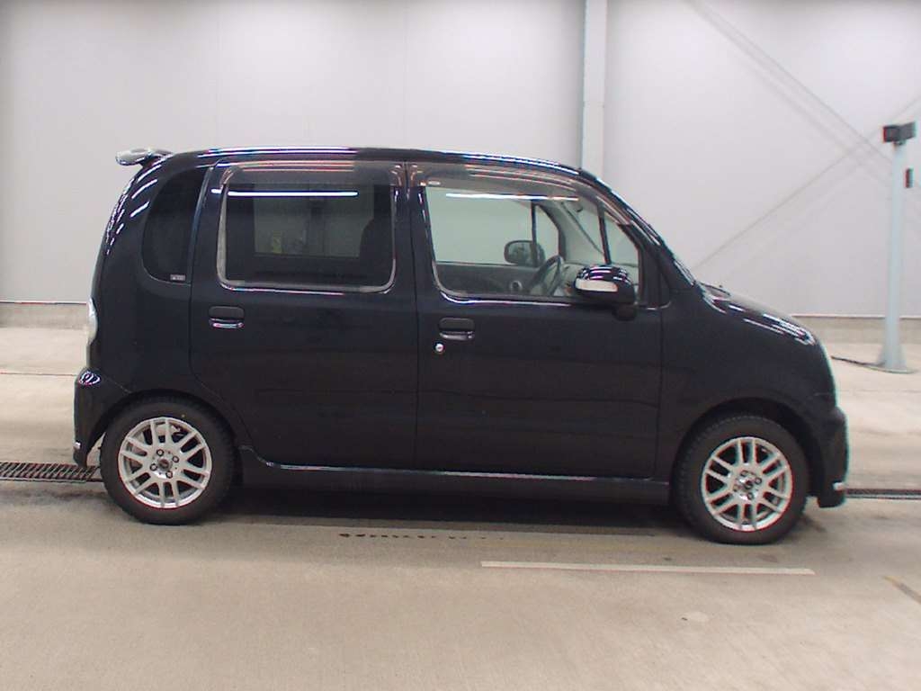 DAIHATSU MOVE LATTE