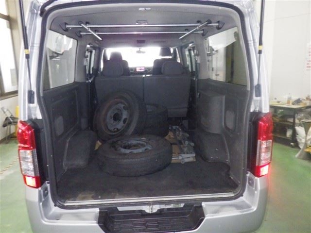 NISSAN NV350 CARAVAN