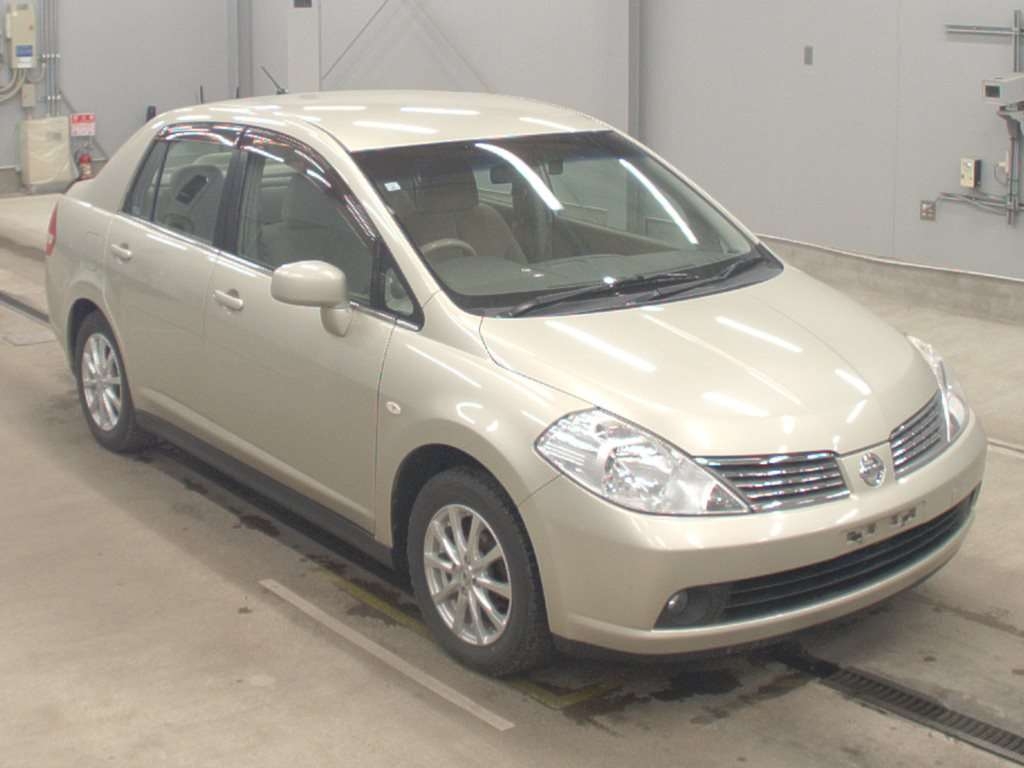 NISSAN TIIDA LATIO