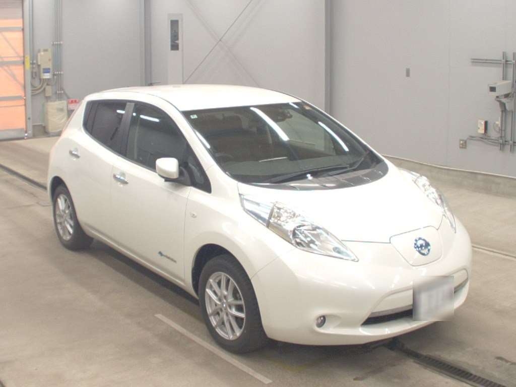 NISSAN LEAF