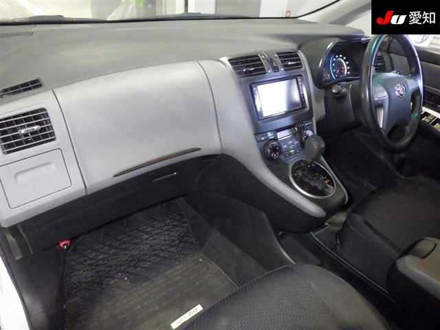 TOYOTA MARK X ZIO