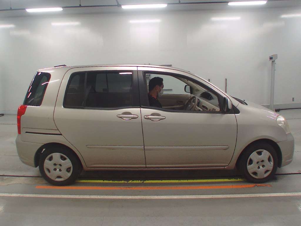 TOYOTA RAUM