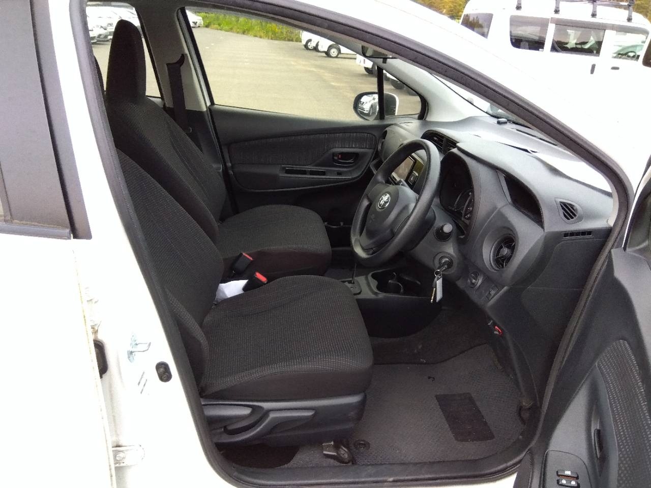 TOYOTA VITZ