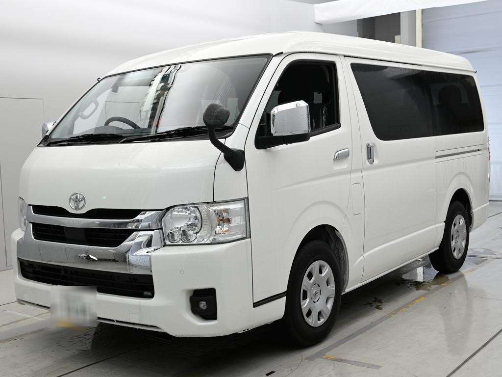 TOYOTA HIACE