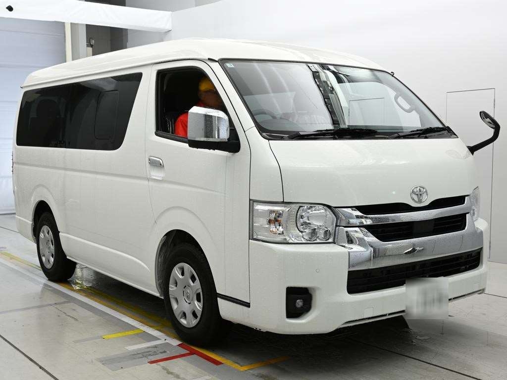 TOYOTA HIACE