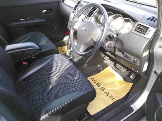 NISSAN TIIDA