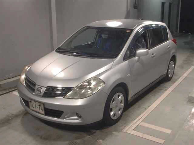 NISSAN TIIDA