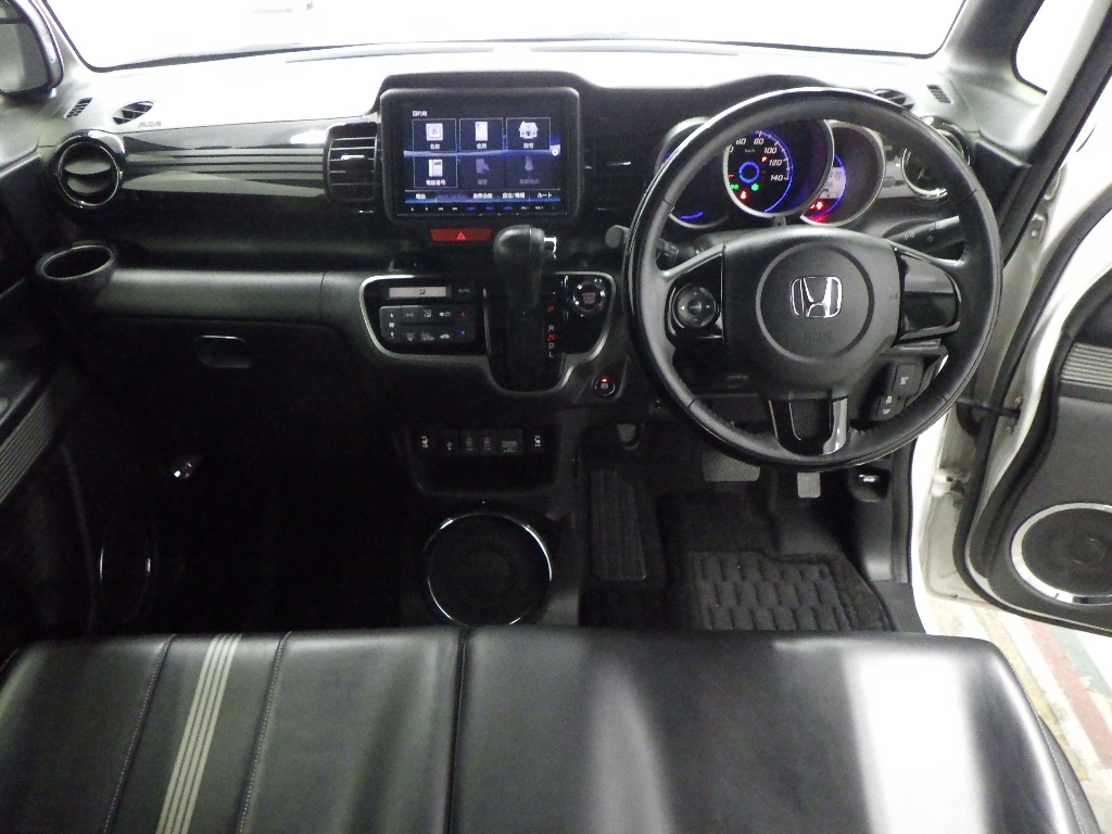 HONDA N-BOX SLASH