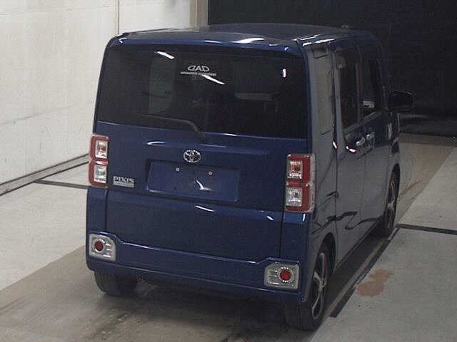 TOYOTA PIXIS MEGA