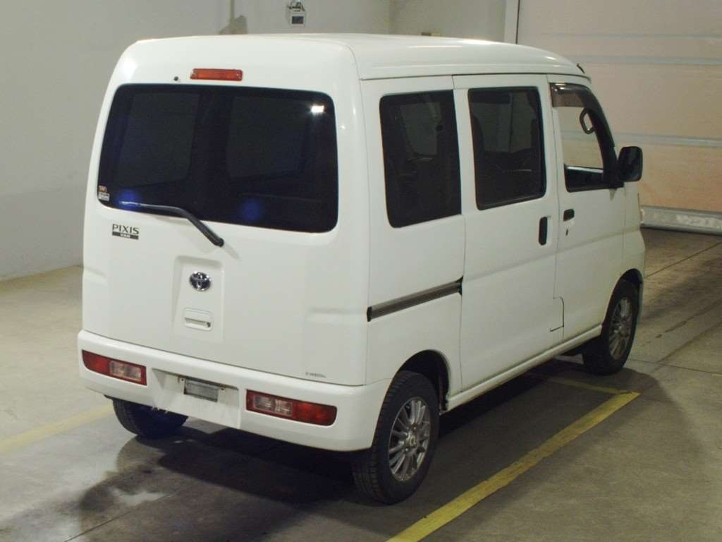 TOYOTA PIXIS VAN