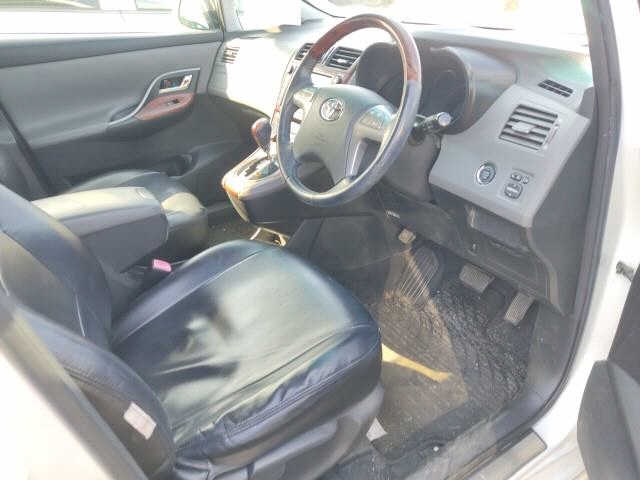 TOYOTA MARK X ZIO