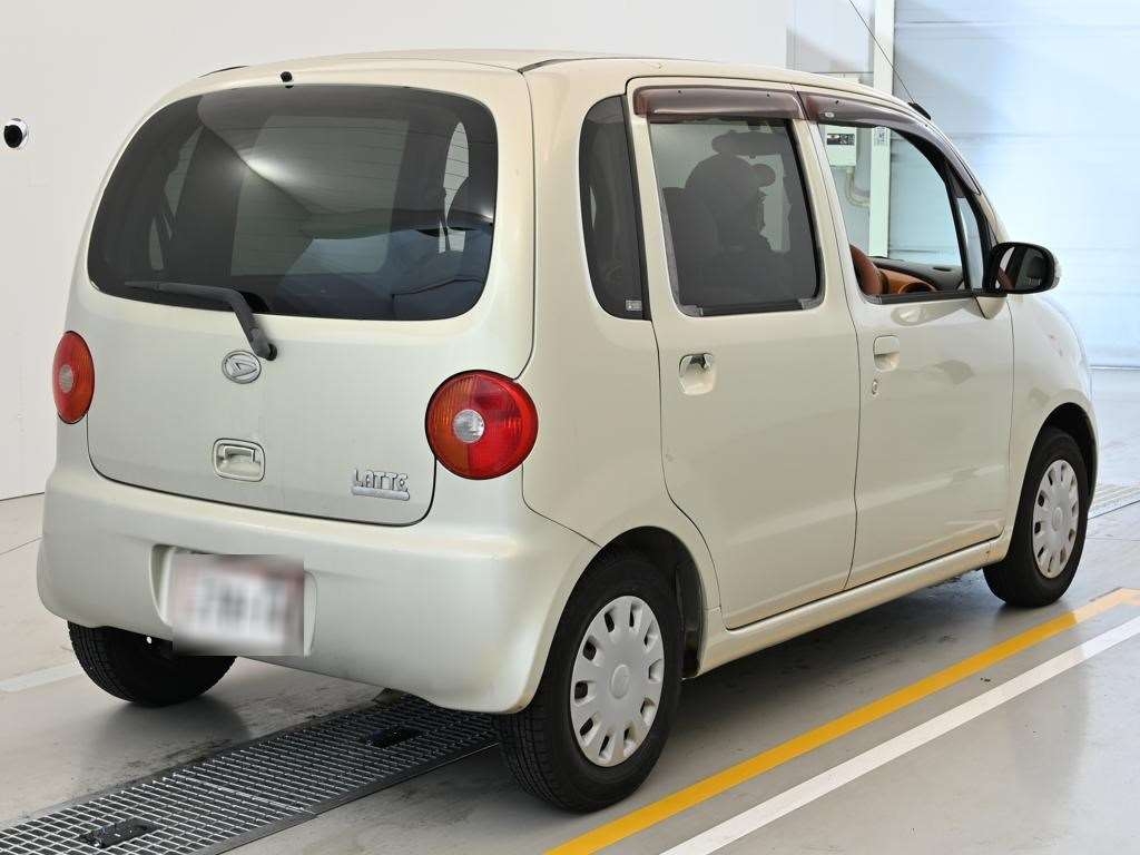 DAIHATSU MOVE LATTE
