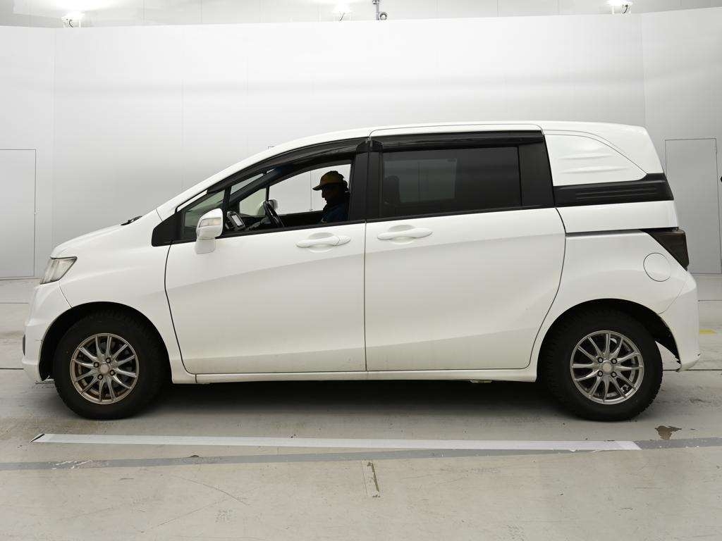 HONDA FREED SPIKE