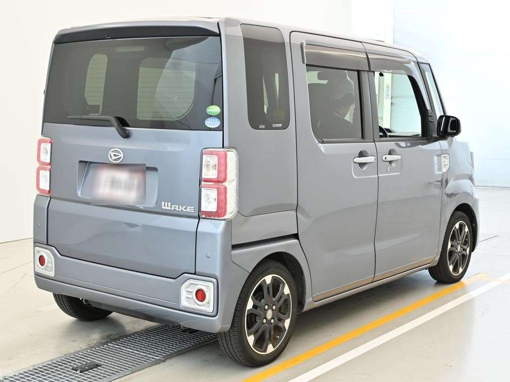 DAIHATSU WAKE