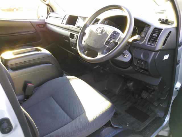 TOYOTA HIACE