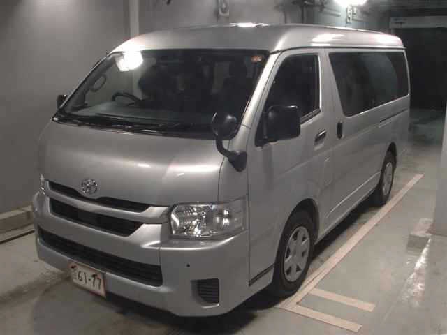 TOYOTA HIACE