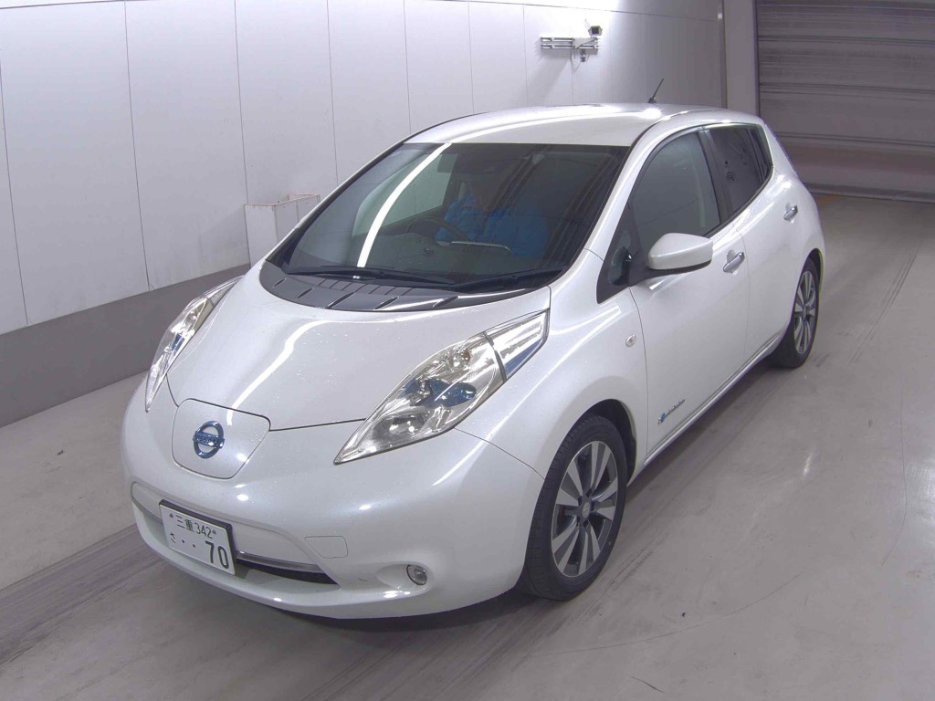 NISSAN LEAF