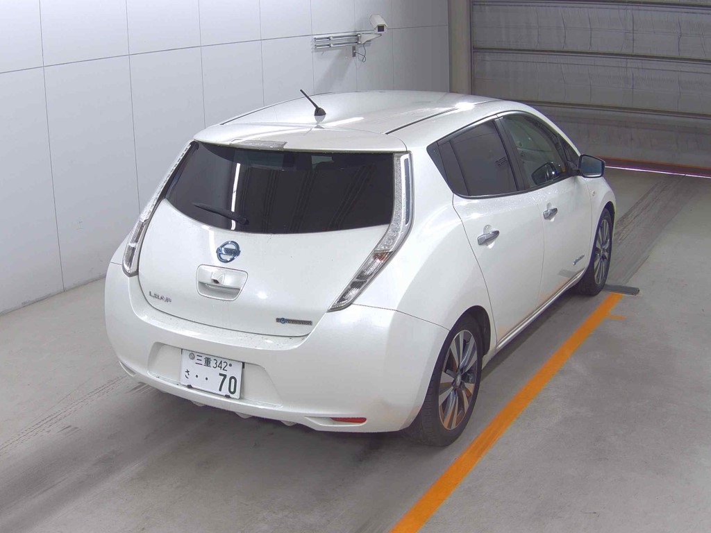 NISSAN LEAF