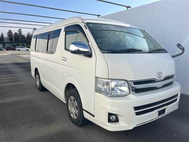 TOYOTA HIACE