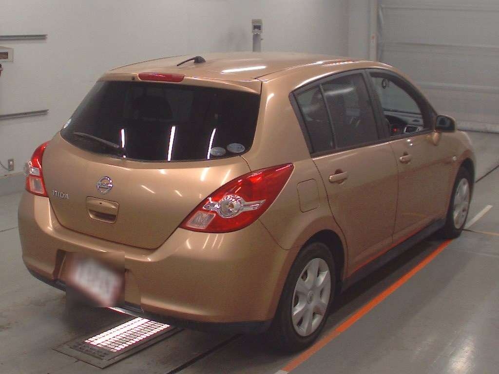 NISSAN TIIDA