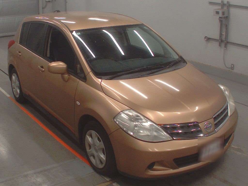 NISSAN TIIDA