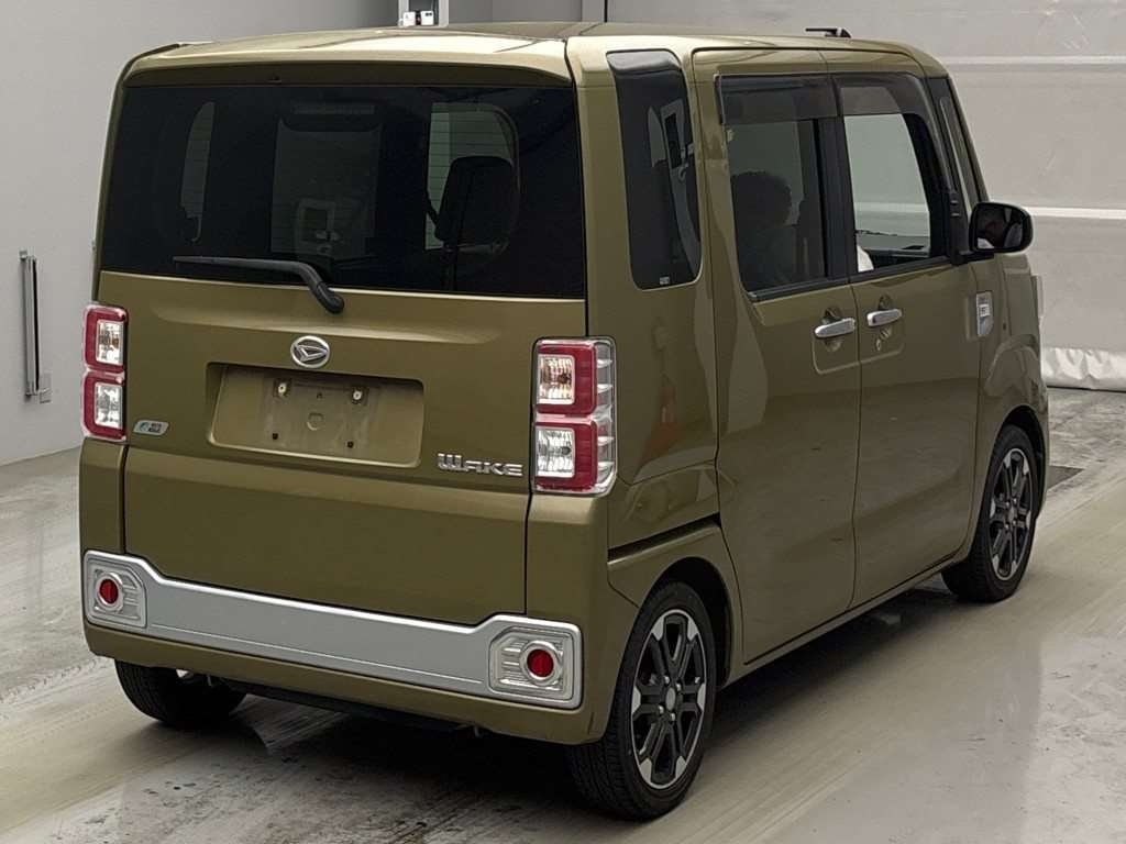 DAIHATSU WAKE