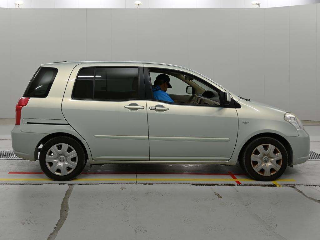 TOYOTA RAUM