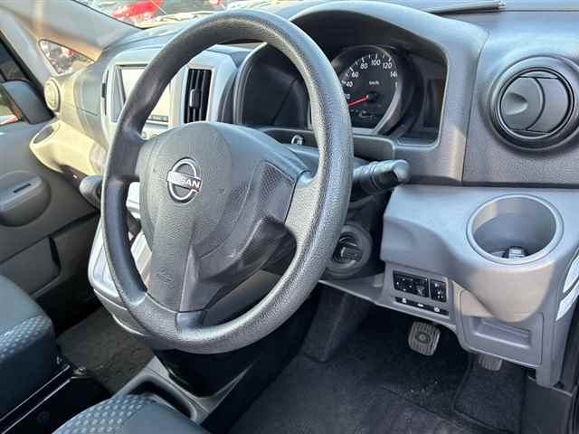 NISSAN NV200
