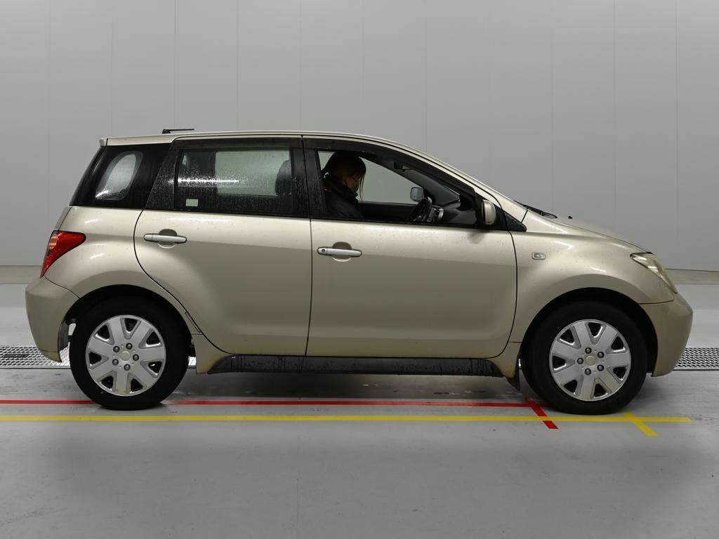 TOYOTA IST
