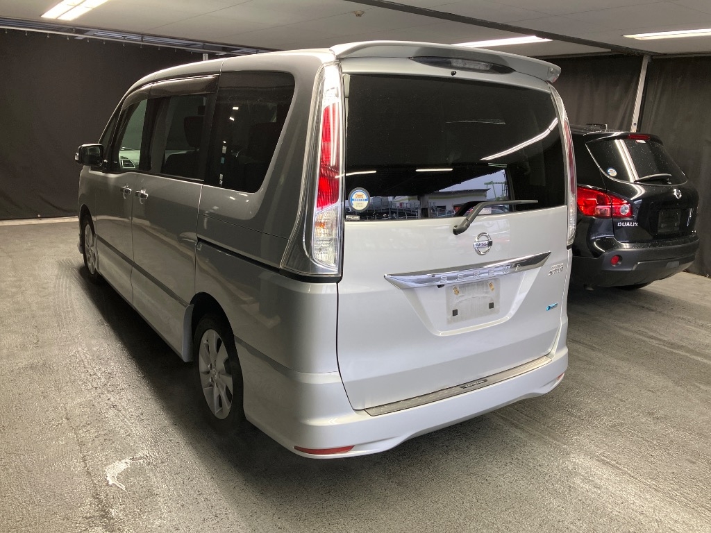 NISSAN SERENA